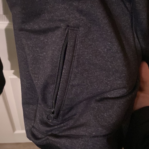 Denver Hayes sweater - Picture 4 of 4